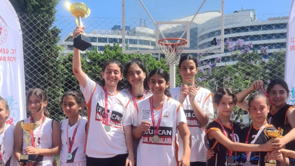 Küçük kızlar 3×3Basketbol Antalya Şampiyonası İl Birincisi olduk